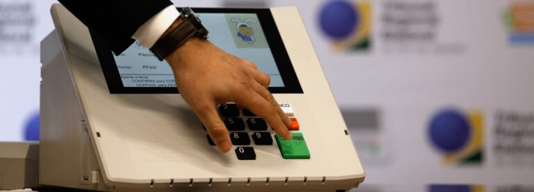 Horário eleitoral vira disputa por espaço, propostas e ataques entre candidatos