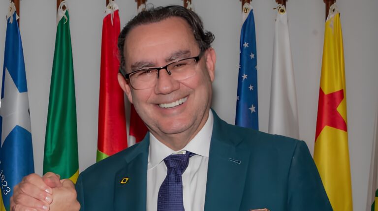 Pesquisa Quaest: Augusto Cury atinge 10% no 1º turno impulsionado por jovens e independentes
