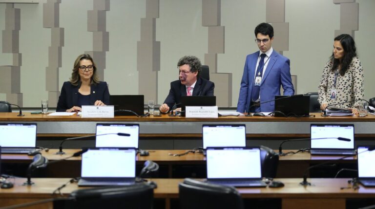 CCJ do Senado aprova PEC que acaba com escala 6×1; texto pode ir ao plenário nesta quarta (2)