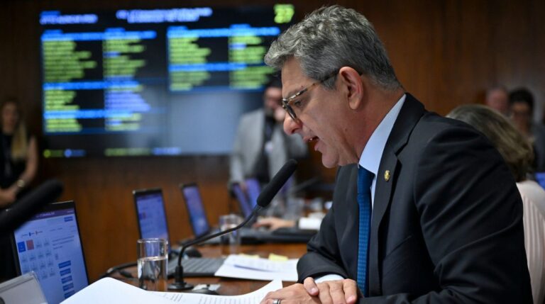 CCJ do Senado aprova texto-base da PEC da Segurança; votação em plenário fica adiada