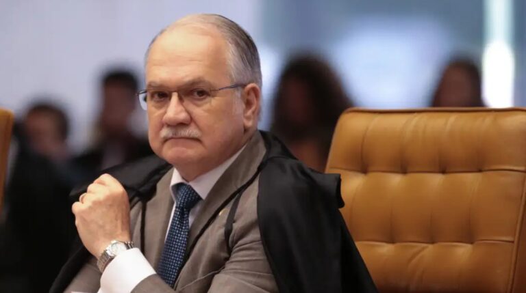 Fachin dá 5 dias para Mendonça e Gonet responderem acusações de Moraes no STF