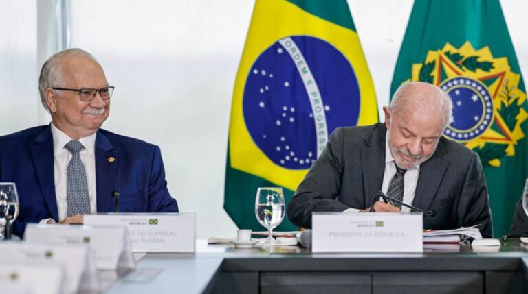 Lula defende reforma no Judiciário e cobra transparência do STF e da PGR