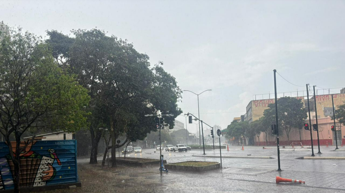 chuva na avenida dos andradas em bh