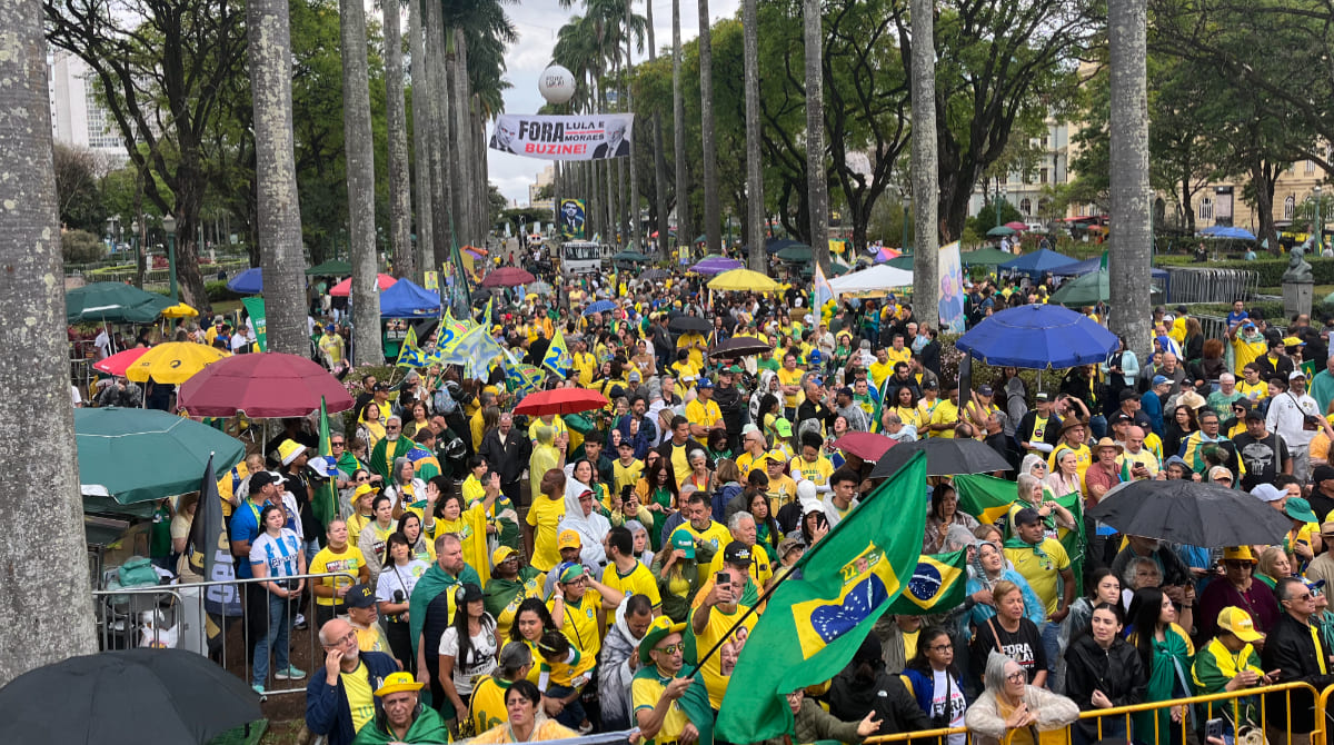 manifestação direita