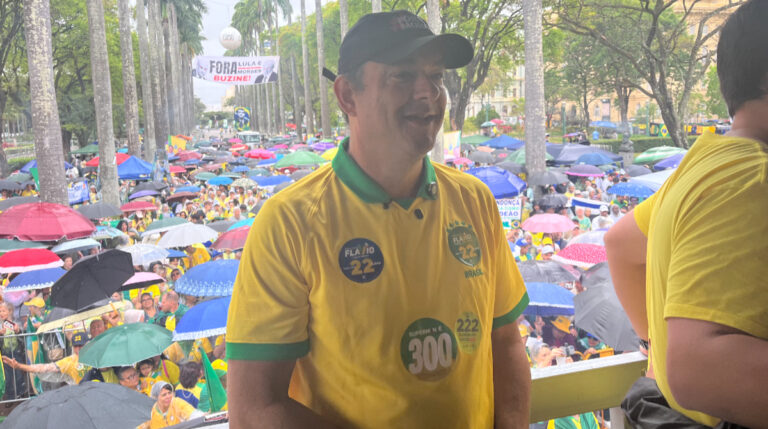 Roscoe deixa ato antes de discurso de Cleitinho, que evita rivalidade: ‘É meu amigo’