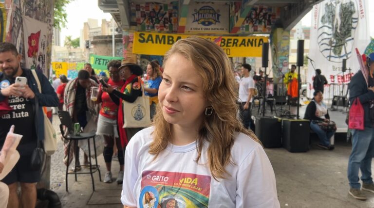 ‘A gente precisa fazer política para as pessoas’, diz Sara Vitral no Grito dos Excluídos em BH