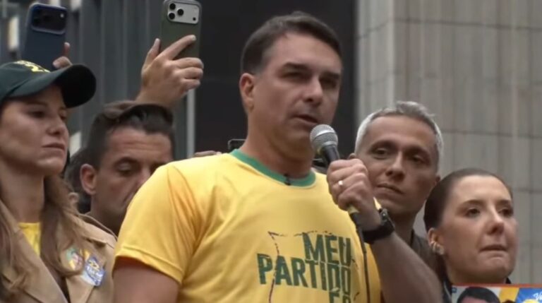 Flávio Bolsonaro diz que vai indicar 5 ministros ao Supremo: ‘Alexandre de Moraes vai cair’