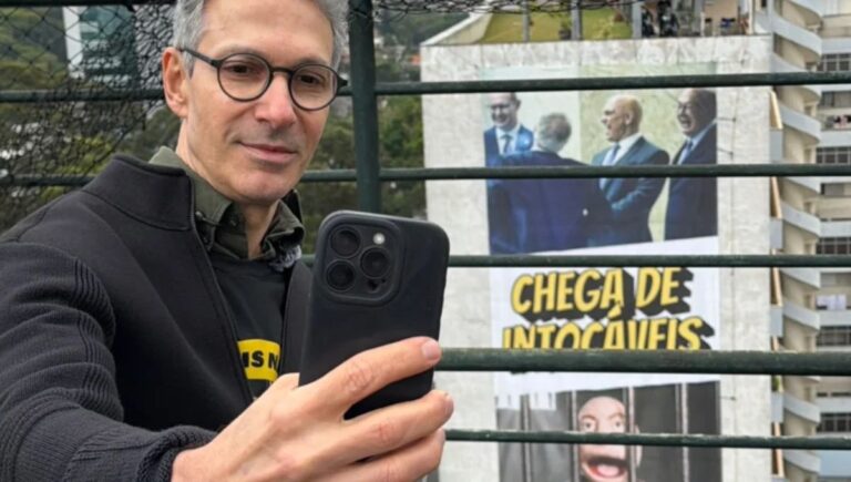 Zema estende faixa na Paulista com Moraes preso