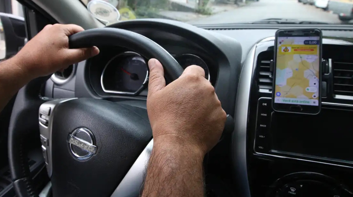 Motoristas de app não podem fazer propaganda eleitoral nos veículos em 2026, conforme decisão do TSE. (Foto: Rovena Rosa/Agência Brasil)