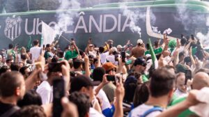 Uberlândia empata por 1 a 1 com o ASA no Parque do Sabiá, garante o título da Série D 2026 e confirma acesso à Série C. (Foto: Reprodução/Instagram/Uberlândia)