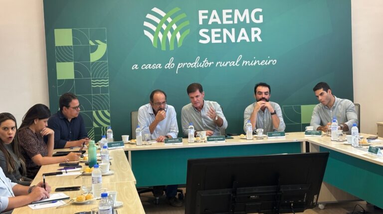 ‘Estado pobre não ajuda ninguém’, diz Kalil em indireta a Patrus sobre dívida de Minas