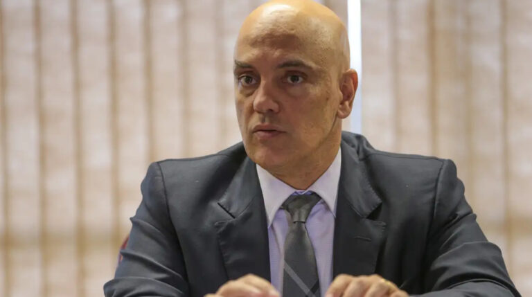 Moraes diz que vai intimar testemunhas para corroborar relatório apócrifo da PF contra Mendonça