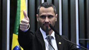 Cleitinho tem 46,8% dos votos válidos na Quaest - para vencer em 1º turno, precisaria de 50% mais um voto (Foto: Waldemir Barreto/Agência Senado)