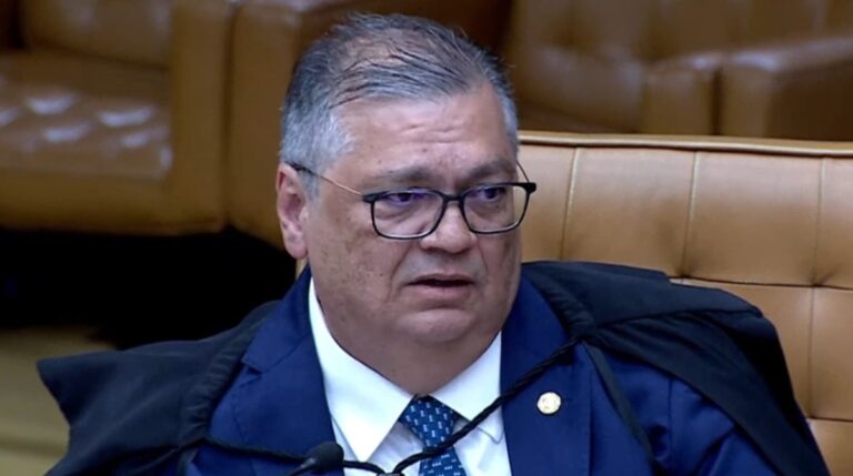 Dino sugere pressão externa e fala em ‘tribunal do Facebook’ ao votar por rito conjunto no STF