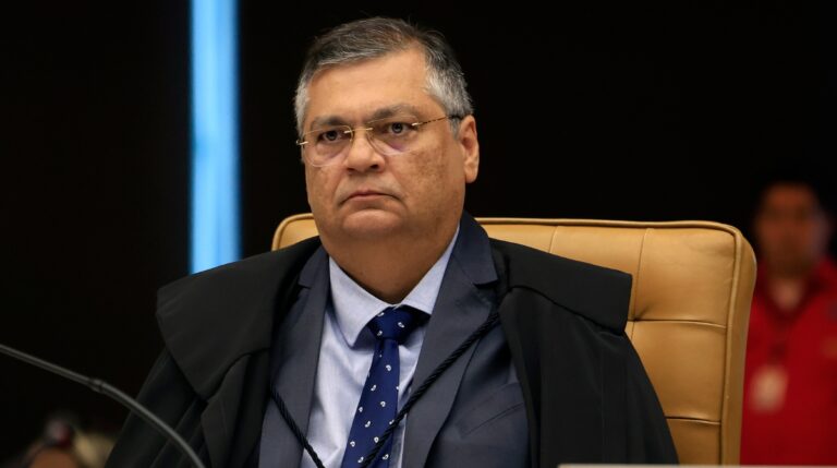 Dino questiona ataques a ministra do TSE que mudou regras do debate da Globo