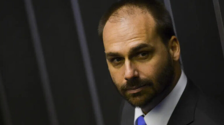 Ministério da Justiça demite Eduardo Bolsonaro de cargo na Polícia Federal