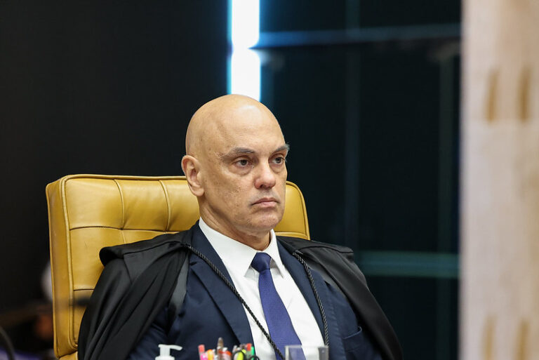 Moraes se declara impedido de relatar ação que busca obter registros de sua mulher no Senado