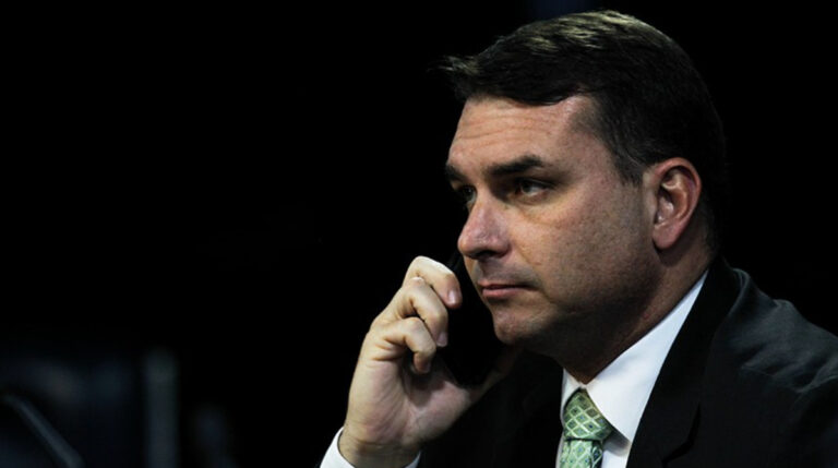 Ex-sócio de Flávio Bolsonaro expõe festas, Rolex de R$ 305 mil e lobby no STF, diz PlatôBR