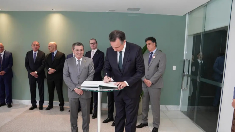 Rodrigo Pacheco toma posse como ministro do Tribunal de Contas da União