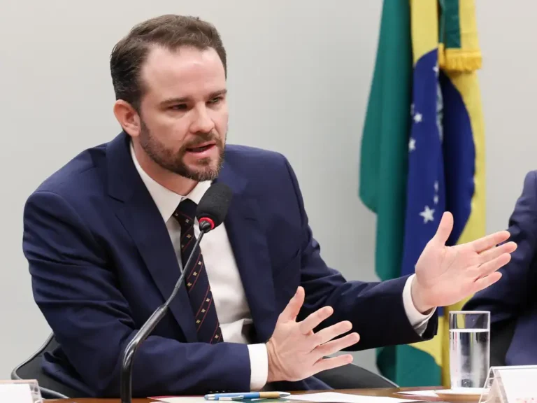 Durigan: mais de 10 mil sites de bets serão derrubados em questão de horas pela Anatel