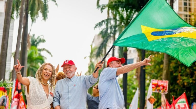 ‘Só fica postando coisinha no celular’, diz Lula ao criticar Cleitinho em BH