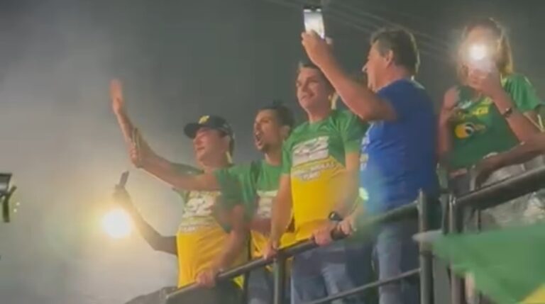 ‘Direito de sonhar a partir de segunda-feira’, diz Flávio ao apostar em vitória no 1º turno
