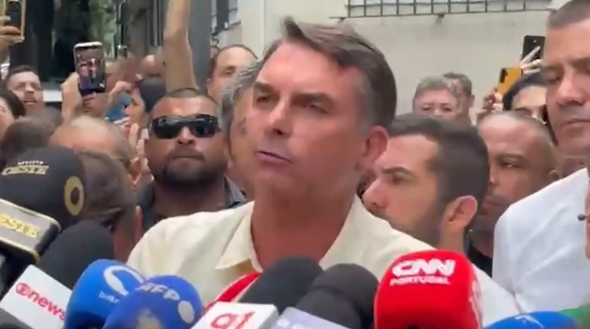 flávio bolsonaro na escola barão homem de melo
