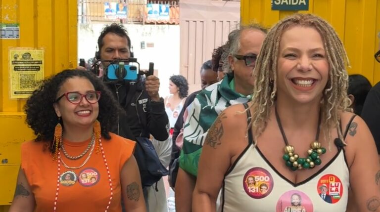 ‘Precisamos barrar as candidaturas da extrema direita e da direita’, diz Áurea ao votar