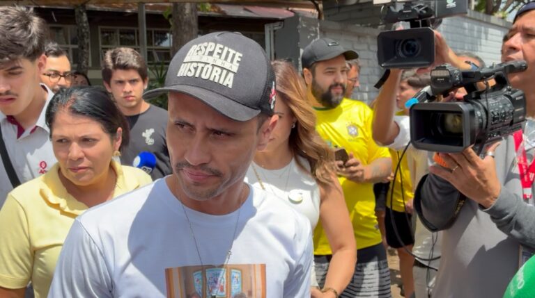 ‘Se tiver dado vitória, a gente vai comemorar com o povo’, diz Cleitinho ao votar