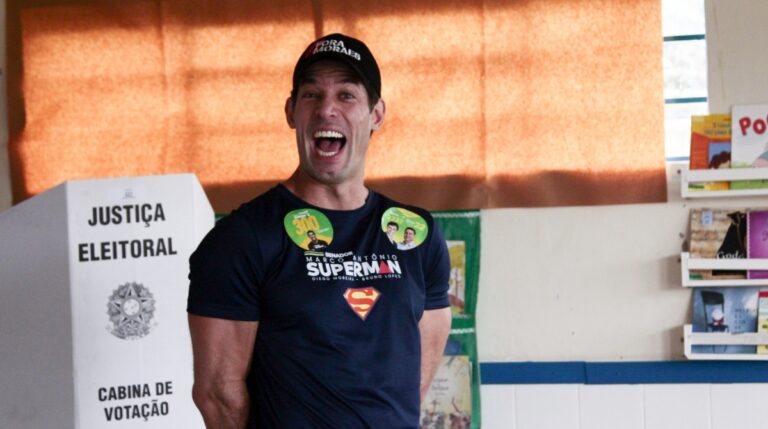 ‘Minas Gerais acordou e o Brasil vai despertar junto’, diz Superman após votar
