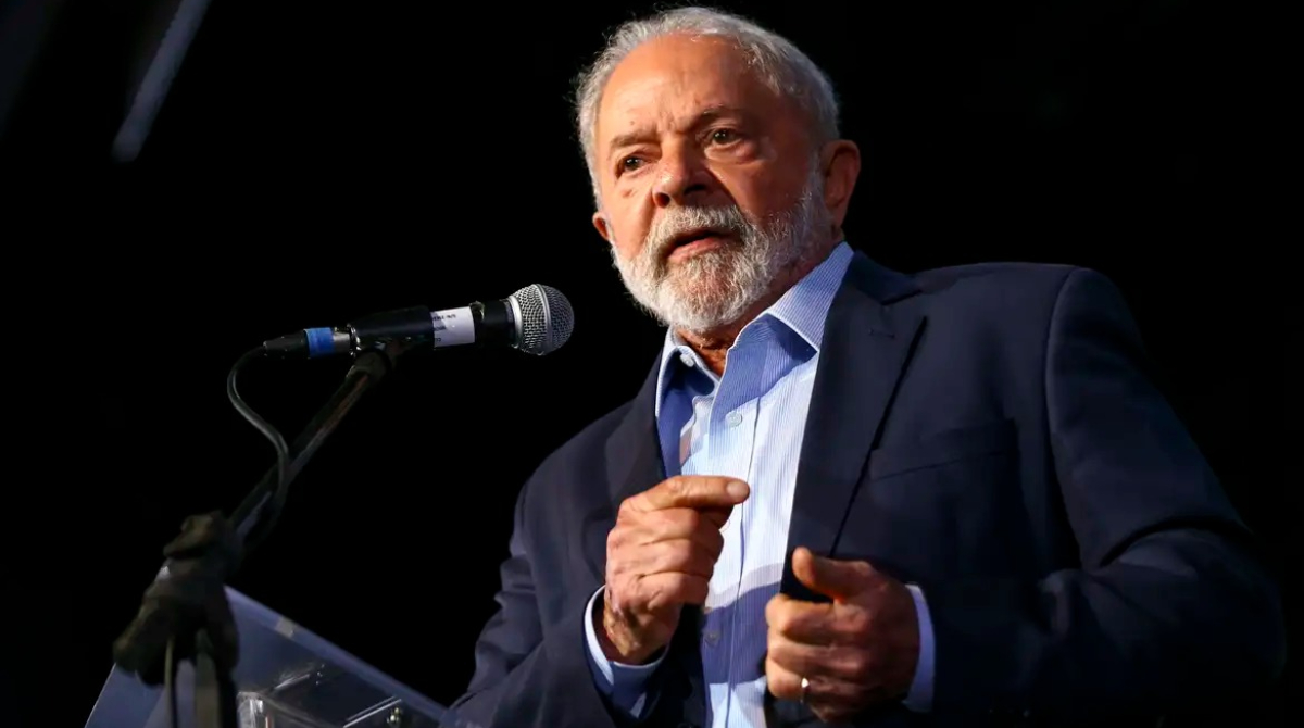 lula falando ao microfone