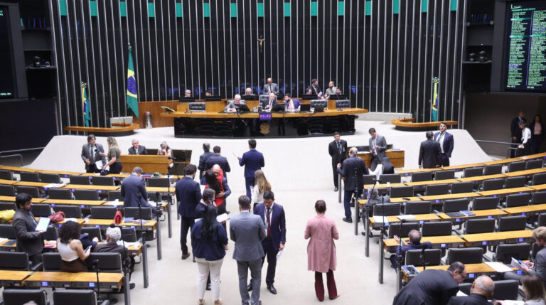 Onze deputados federais de Minas não conseguem reeleição; veja lista