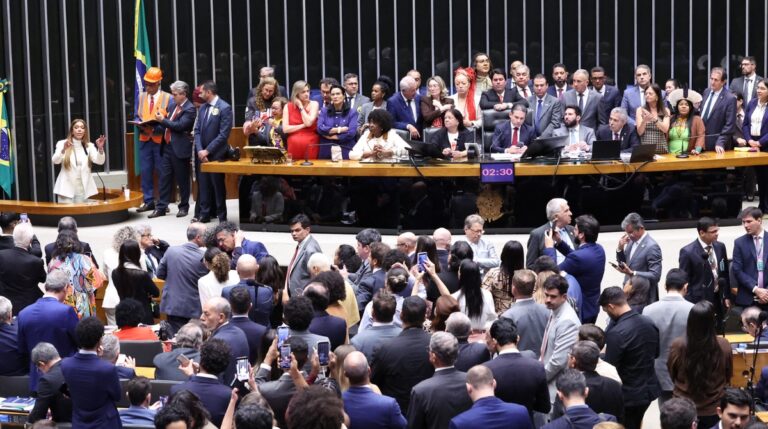 PSOL, PDT e Missão não superam cláusula de barreira; veja o que muda
