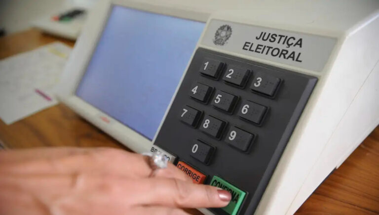 Mais de 400 mil eleitores tiveram local de votação alterado; TSE reforça alerta