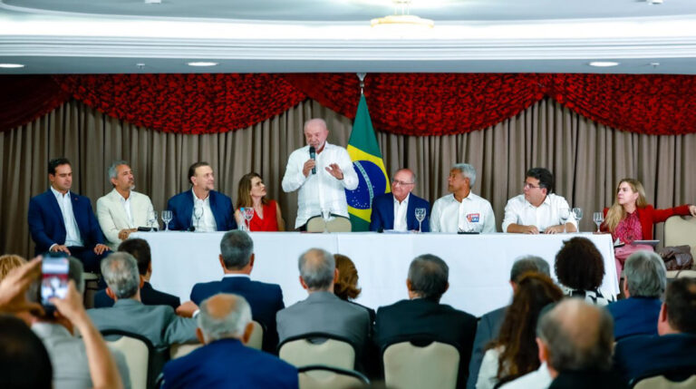 Lula reúne aliados em Brasília para traçar estratégia do 2º turno; coordenação será ampliada em Minas
