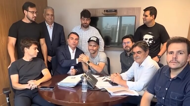 Cleitinho declara apoio a Flávio Bolsonaro no segundo turno e cobra acordo para dívida de Minas