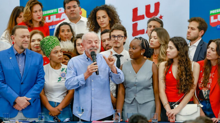 ‘Não vamos aceitar intromissão indevida da Justiça Eleitoral na eleição’, diz Lula após decisão do TSE