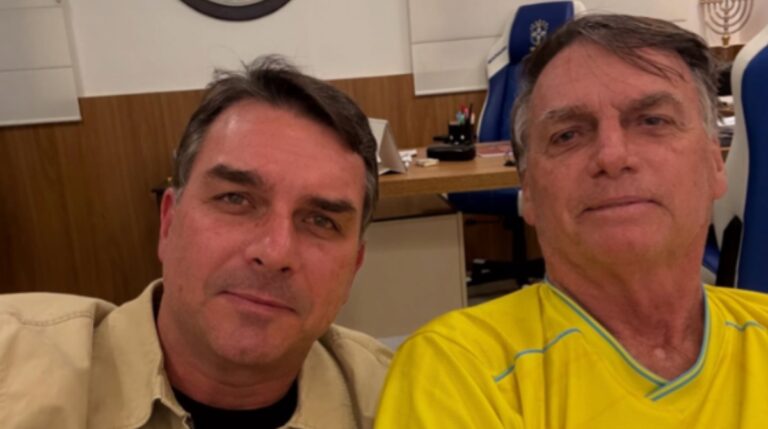 Moraes autoriza retomada de visitas de Flávio Bolsonaro ao pai, Jair Bolsonaro