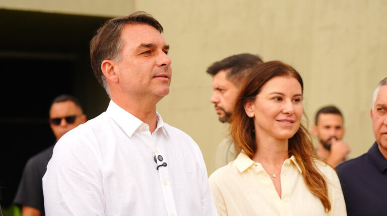 TSE atribui falha em propaganda de Flávio a problema técnico e autoriza reexibição