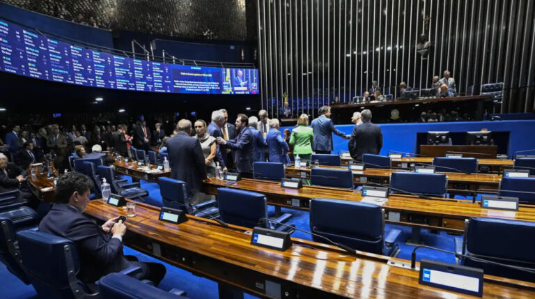 Acompanhe ao vivo a votação do fim da escala 6×1 no Senado