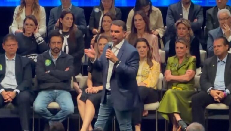 Flávio diz que El Salvador ‘é pouco’ e promete penas mais duras