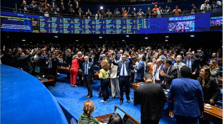 Senado aprova PEC do fim da escala 6×1; texto segue para promulgação