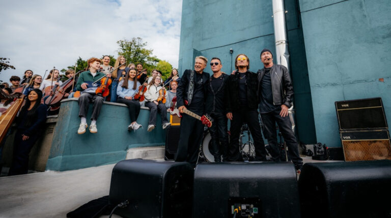 U2