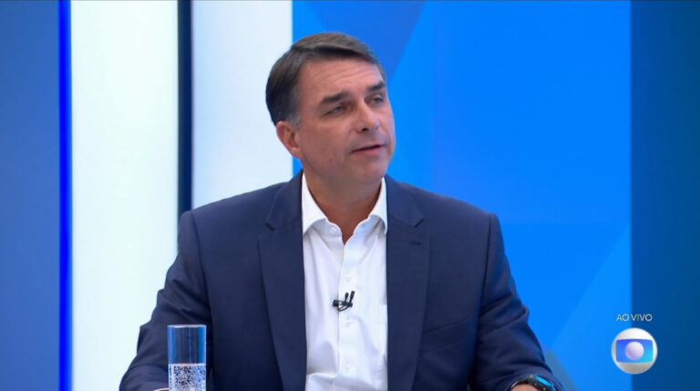 ‘Todo mundo quer trabalhar menos e ganhar mais’, diz Flávio Bolsonaro sobre fim da escala 6×1