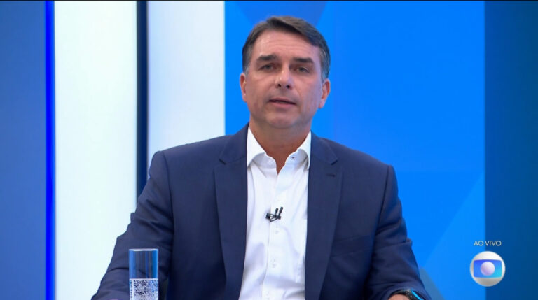 ‘Alexandre de Moraes virou articulador político de Lula’, diz Flávio Bolsonaro