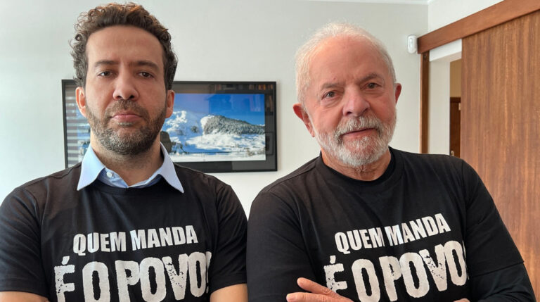 TSE aceita pedido de Lula e desvincula canal de Janones da campanha presidencial