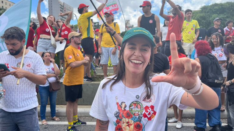 ‘A virada já está acontecendo’, diz Lohanna França durante ato pró-Lula em BH