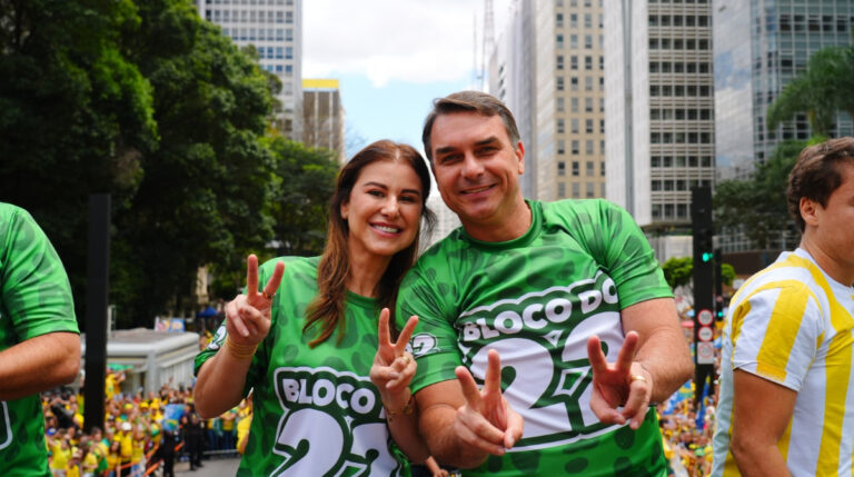 Flávio Bolsonaro promete ‘guerra ao narcotráfico’ e indicações contra o aborto ao STF se eleito