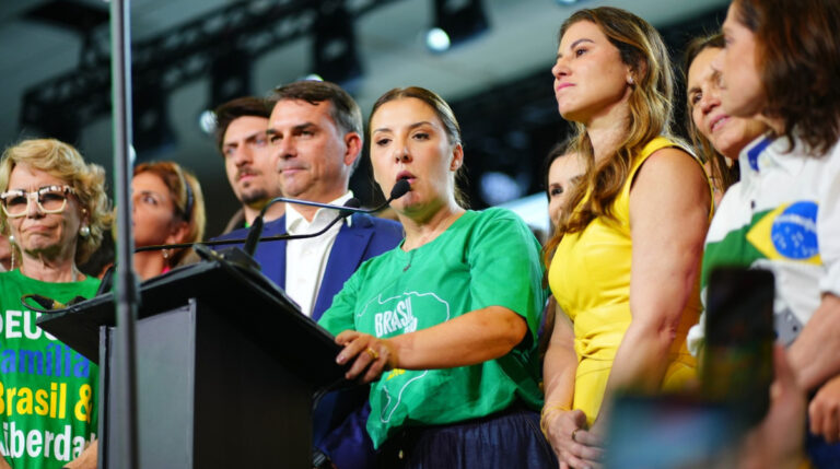 Bolsa Família terá transição de dois anos em eventual governo Flávio, diz Daniella Marques