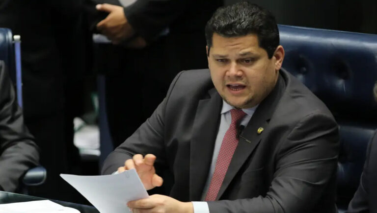 Alcolumbre adia votação da PEC da Segurança Pública para depois do segundo turno